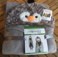 Pingwin kocyk z kapturkiem dla dzieci polarowy Noxxiez zapakowany
