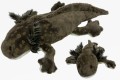 Maskotka aksolotl z boku prezentująca podłużny kształt ciała i szeroką płetwę ogonową