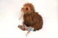 Brązowy puszysty ptak kiwi z długim dziobem maskotka EcoKins Wild Republic 30 cm bokiem